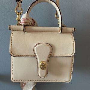 Coach Purse Willis top handle 18 in white with purse scarf